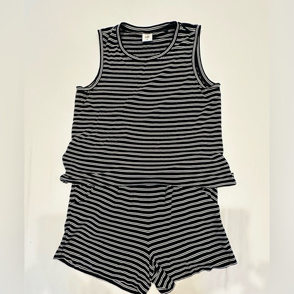 Cabi one pc short and top, baggy top, side pockets on shorts, very comfortable! - Picture 1 of 7